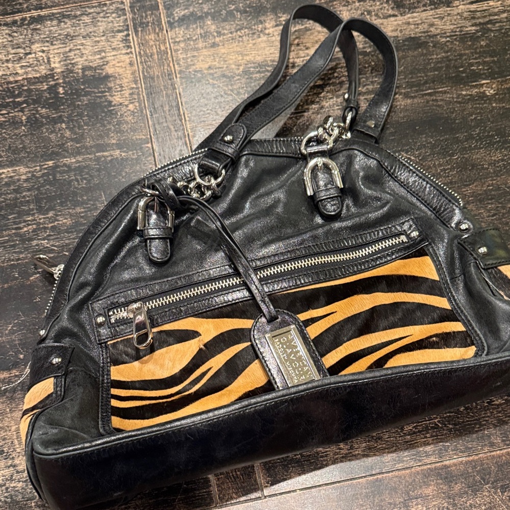 Badgley Mischka Black and Tan Shoulder Bag